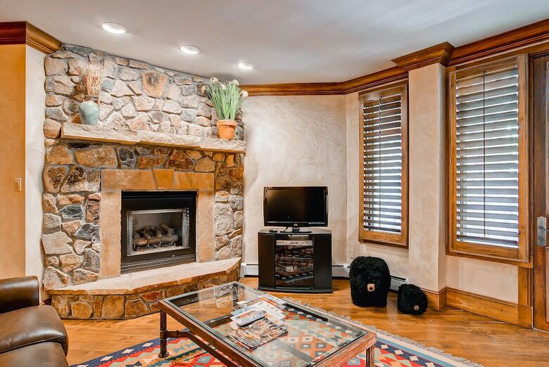 Mccoy Peak Lodge By East West Hospitality