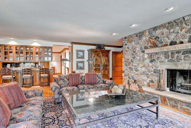 Mccoy Peak Lodge By East West Hospitality
