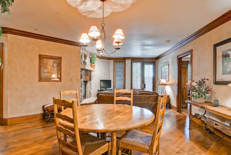 Mccoy Peak Lodge By East West Hospitality