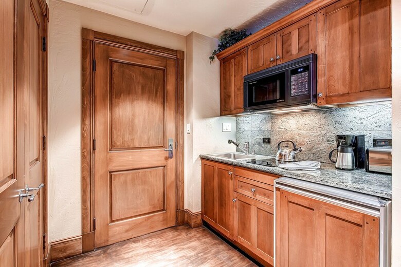 Mccoy Peak Lodge By East West Hospitality