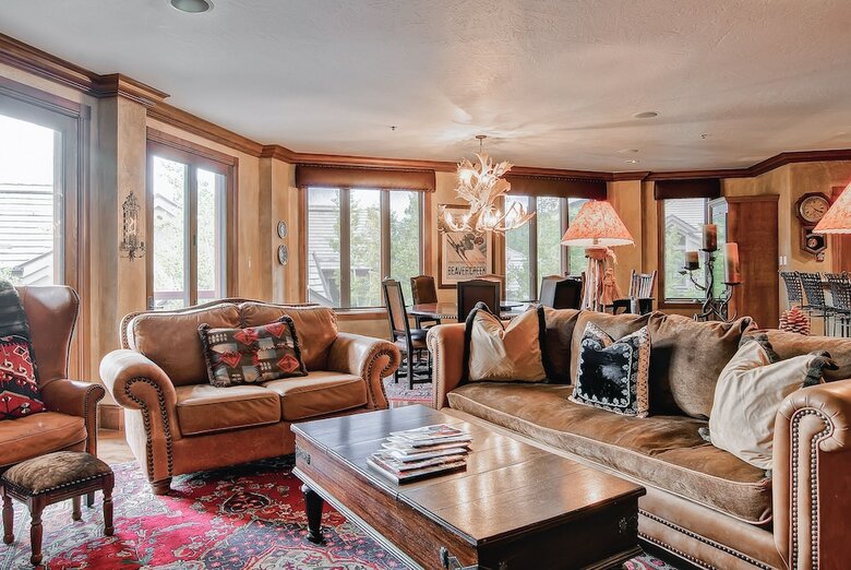 Mccoy Peak Lodge By East West Hospitality