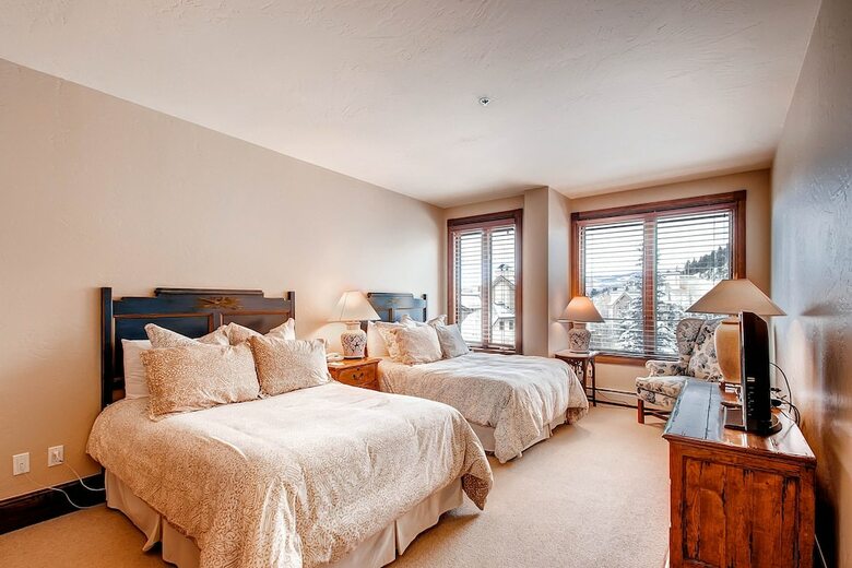Mccoy Peak Lodge By East West Hospitality