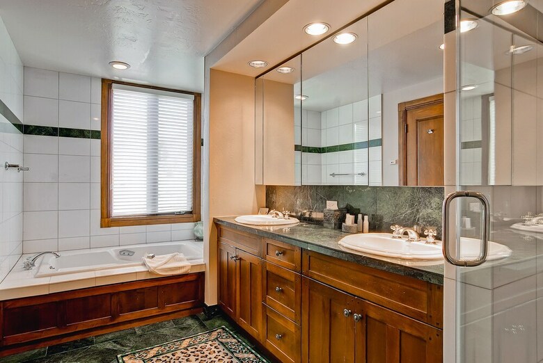 Mccoy Peak Lodge By East West Hospitality