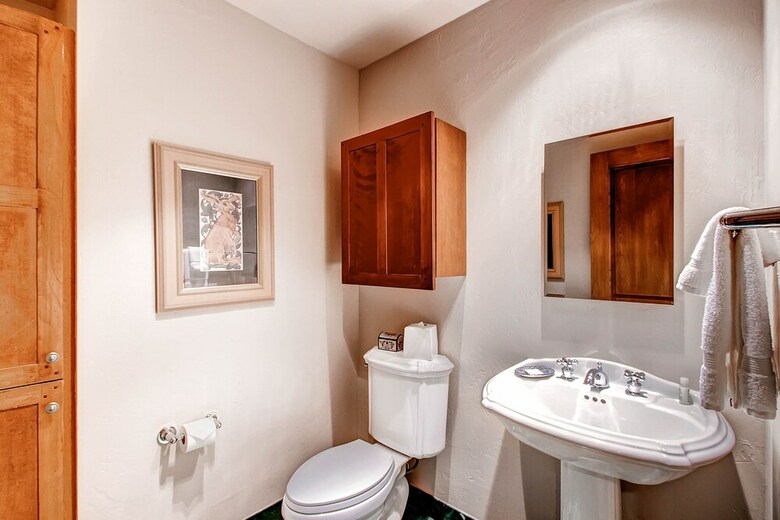 Mccoy Peak Lodge By East West Hospitality