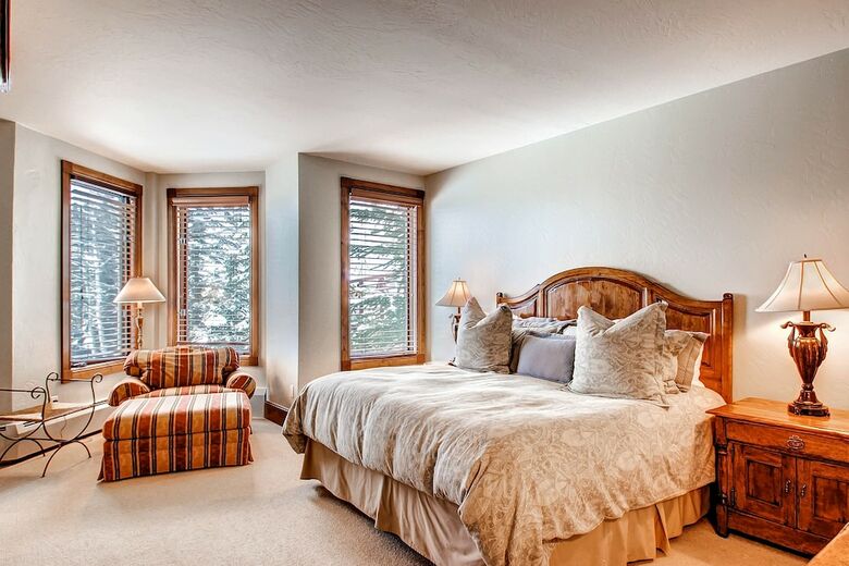 Mccoy Peak Lodge By East West Hospitality