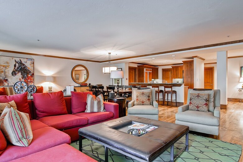 Mccoy Peak Lodge By East West Hospitality