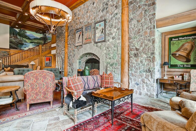 Mccoy Peak Lodge By East West Hospitality