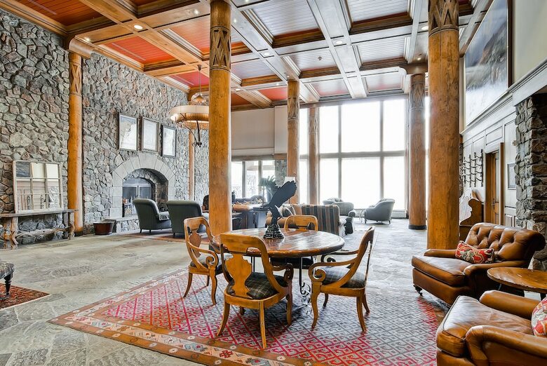 Mccoy Peak Lodge By East West Hospitality