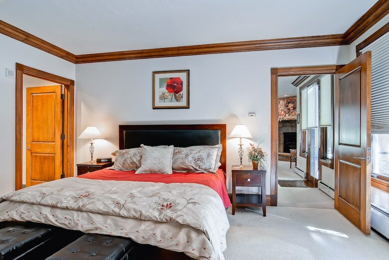 Mccoy Peak Lodge By East West Hospitality