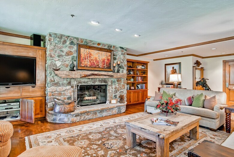 Mccoy Peak Lodge By East West Hospitality