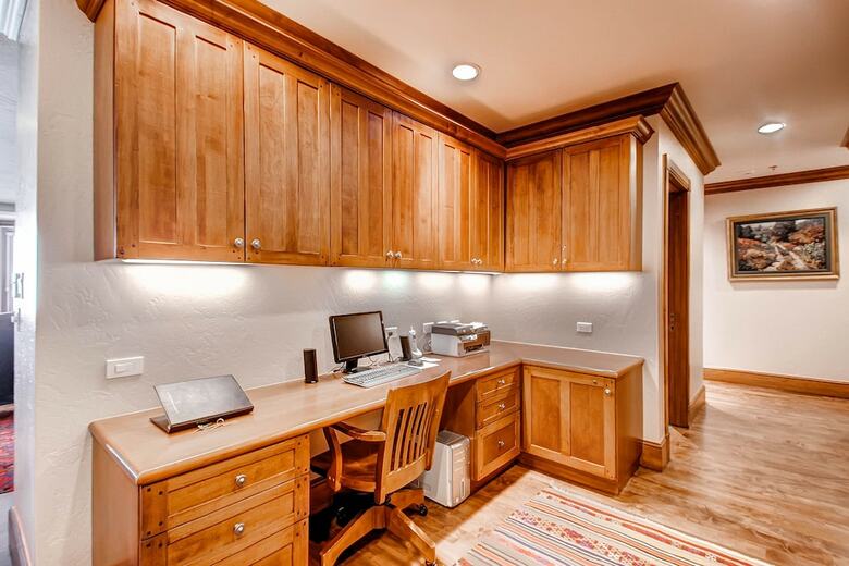 Mccoy Peak Lodge By East West Hospitality