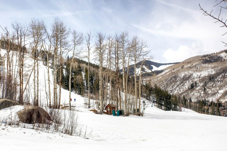 Mccoy Peak Lodge By East West Hospitality