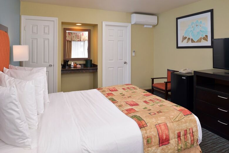 Hotel Bay View Inn
