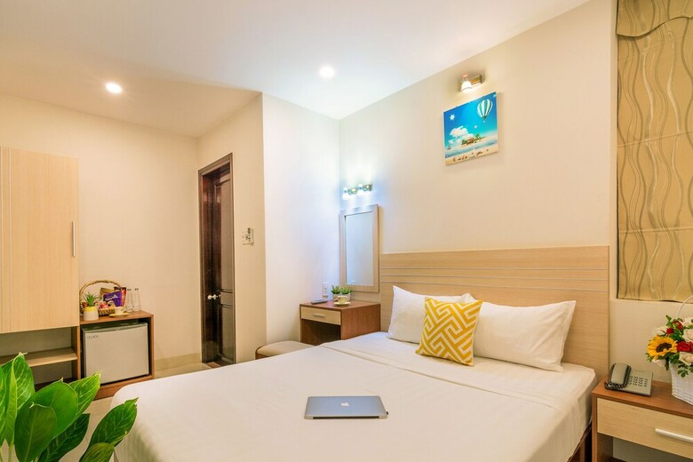 Happy Day Hotel