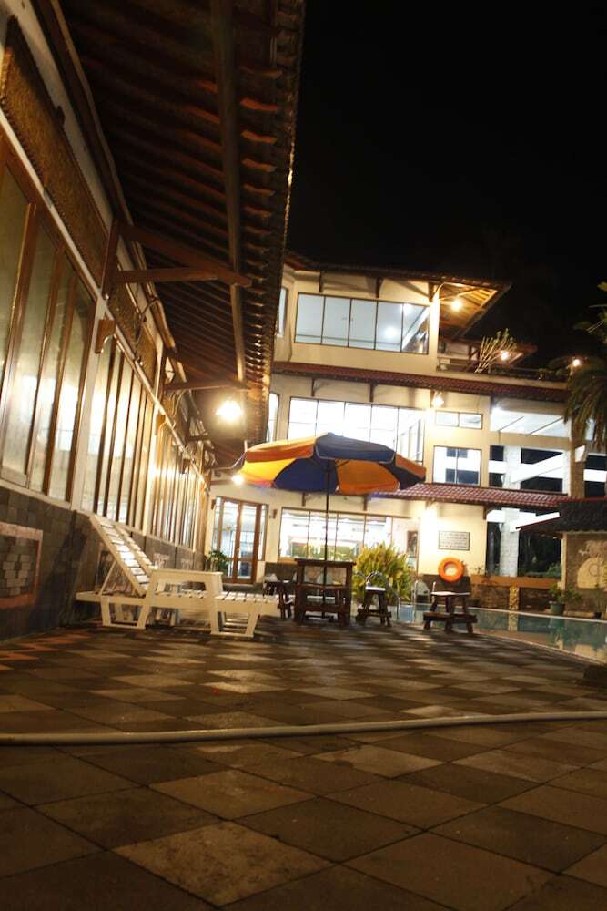 Surya Pesona Beach Hotel