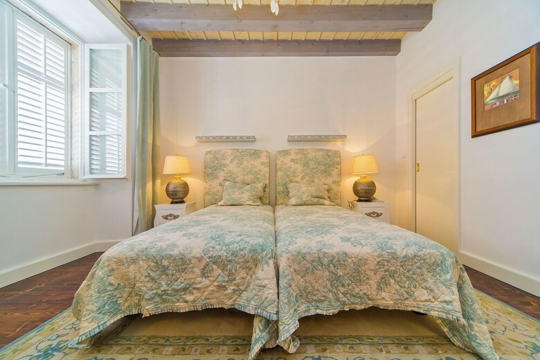 Old Town Apartments By Irundo