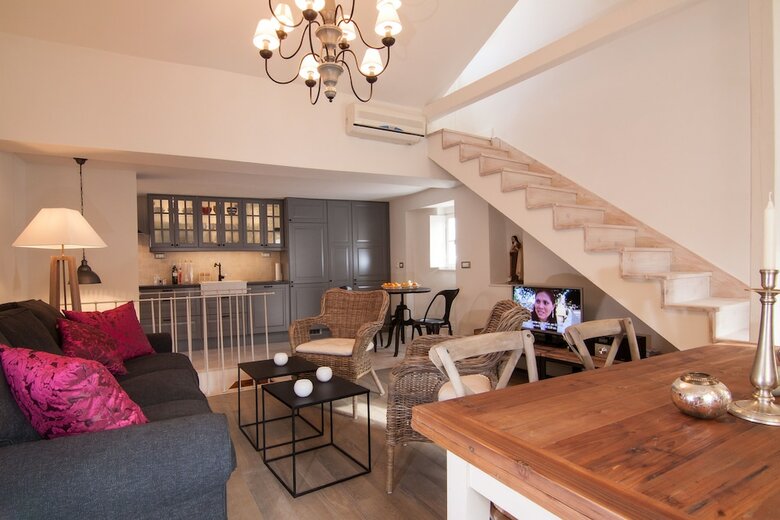 Old Town Apartments By Irundo