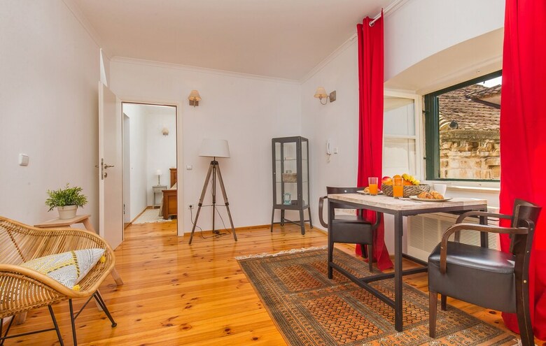 Old Town Apartments By Irundo