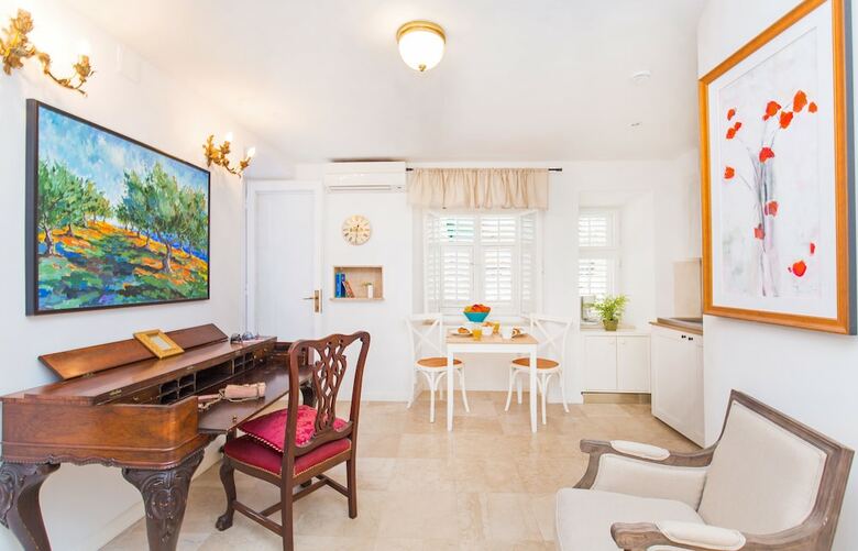 Old Town Apartments By Irundo