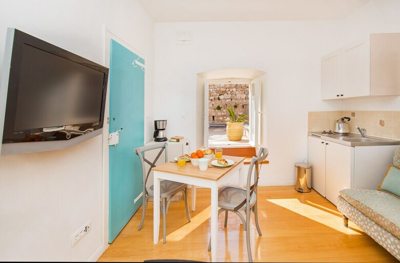 Old Town Apartments By Irundo