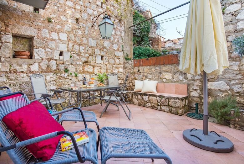 Old Town Apartments By Irundo