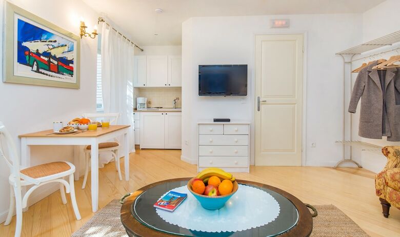 Old Town Apartments By Irundo