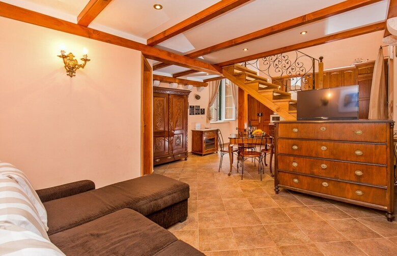 Old Town Apartments By Irundo