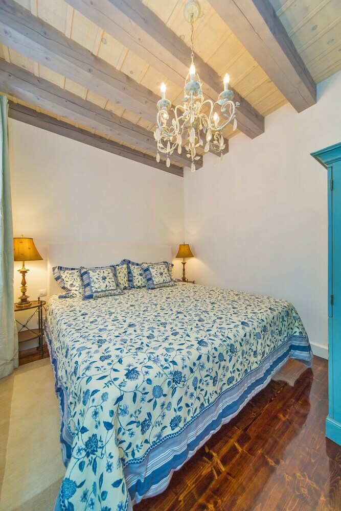 Old Town Apartments By Irundo