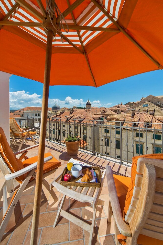 Old Town Apartments By Irundo