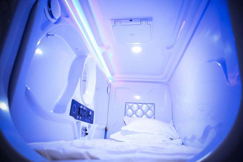 Met A Space Pod @ Boat Quay