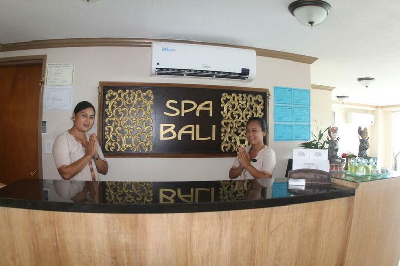 Palasia Hotel Palau