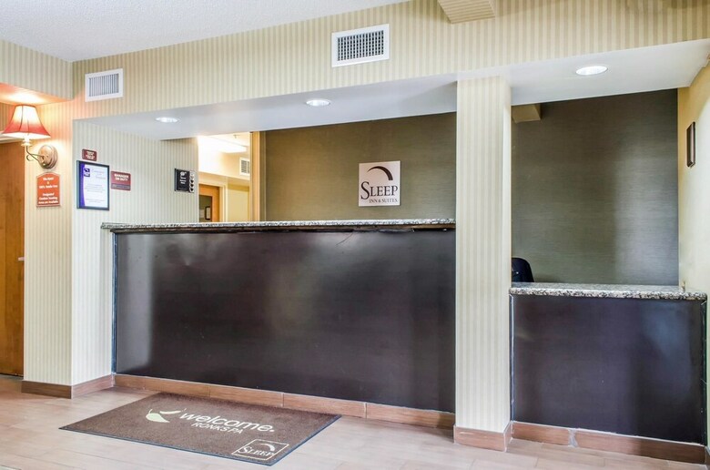 Hotel Sleep Inn & Suites