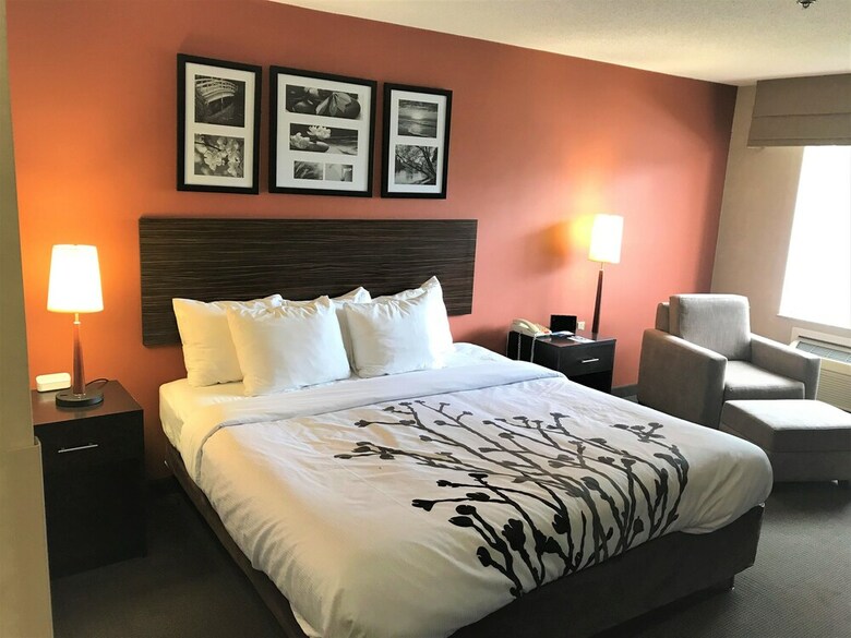 Hotel Sleep Inn & Suites