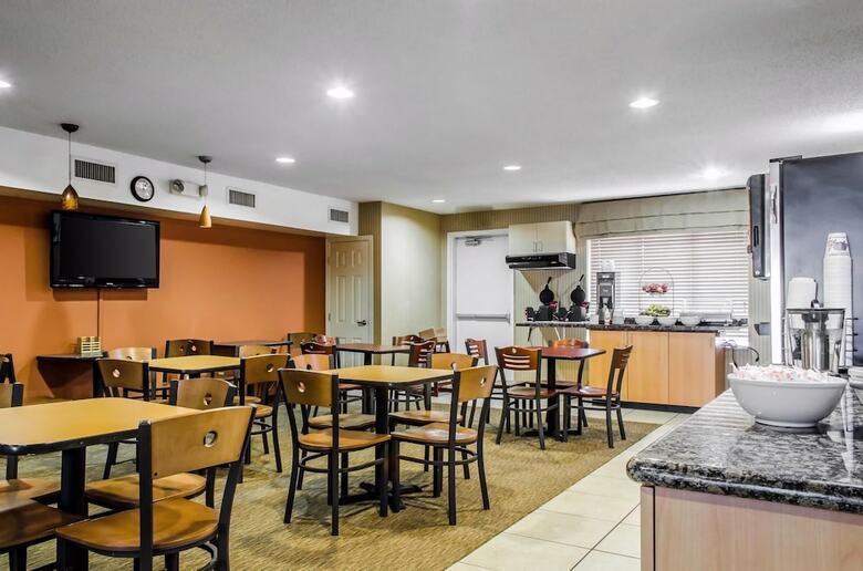 Hotel Sleep Inn & Suites