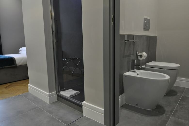 Place 24 Suites & Wellness