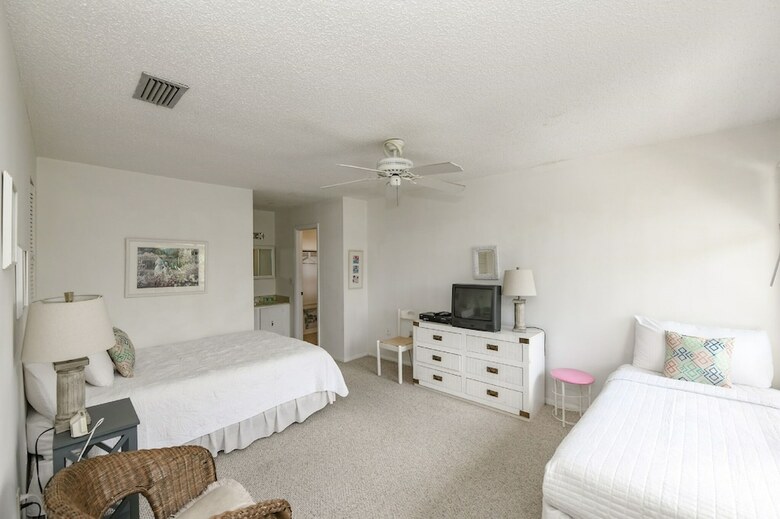 Bay Oaks By Beachside Management