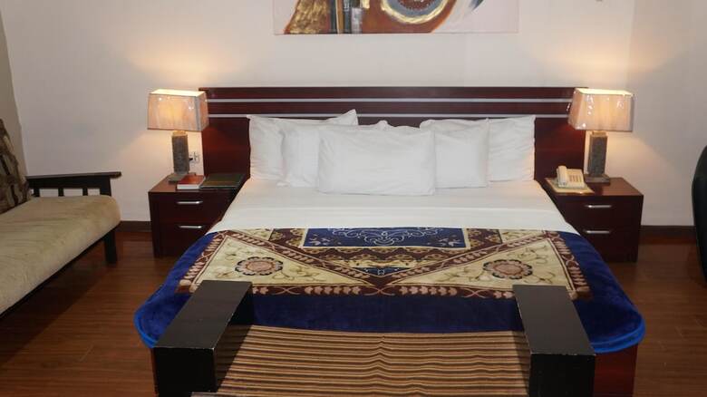 Hotel Charlies Place And Suite