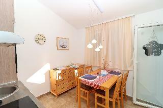 Apartments Trstenica