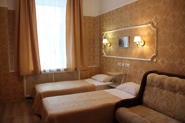 Hotel Guest Rooms Leone