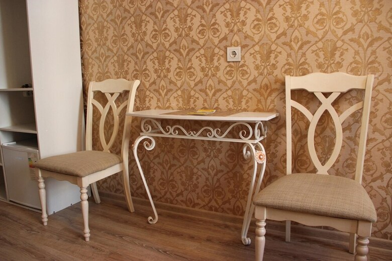 Hotel Guest Rooms Leone