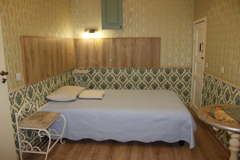 Hotel Guest Rooms Leone