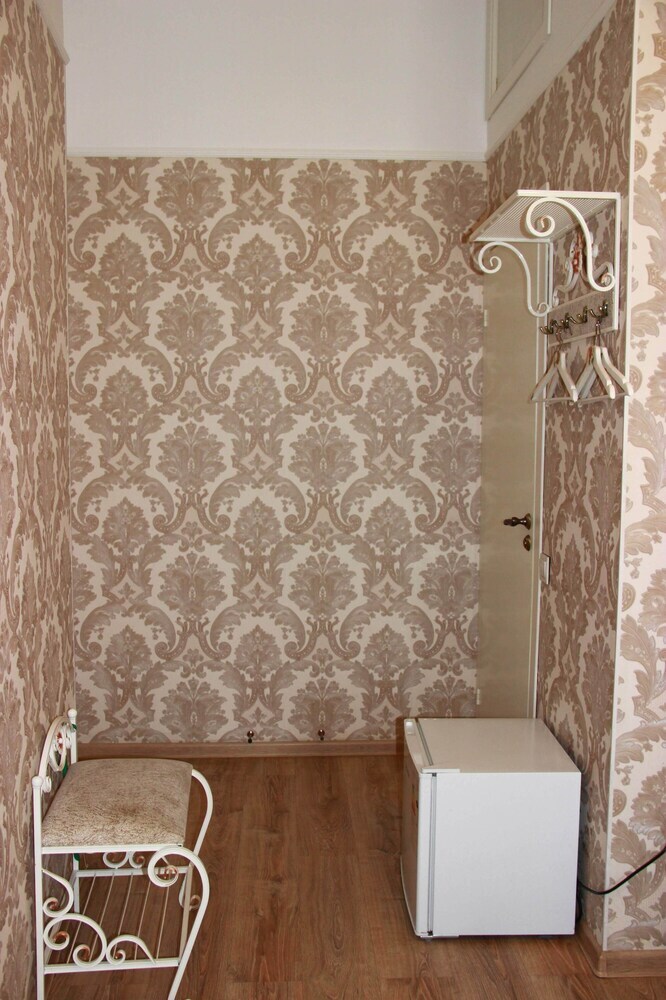 Hotel Guest Rooms Leone