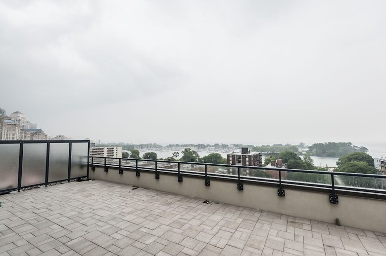 Life Suites - Fort York Central Condo