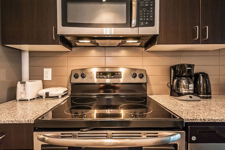 Life Suites - Fort York Central Condo