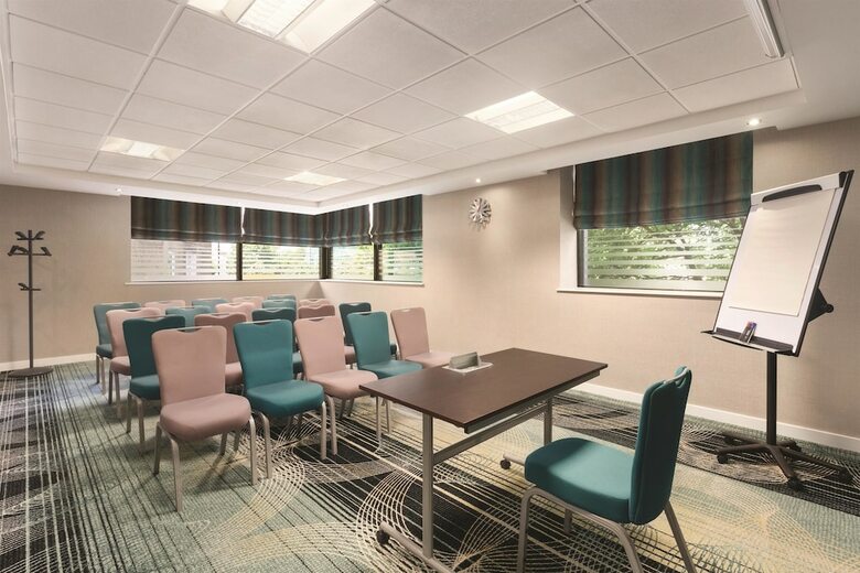 Ramada Hotel & Suites By Wyndham Coventry