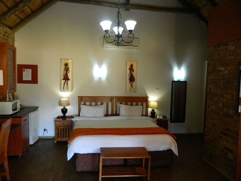 Hotel Ikwekwezi Guest Lodge