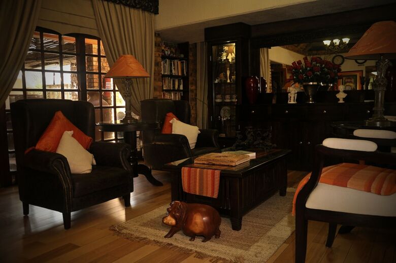 Hotel Ikwekwezi Guest Lodge