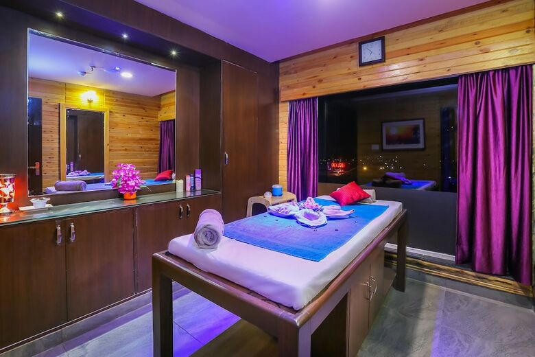 Hotel Regenta Almeida Zirakpur Chandigarh