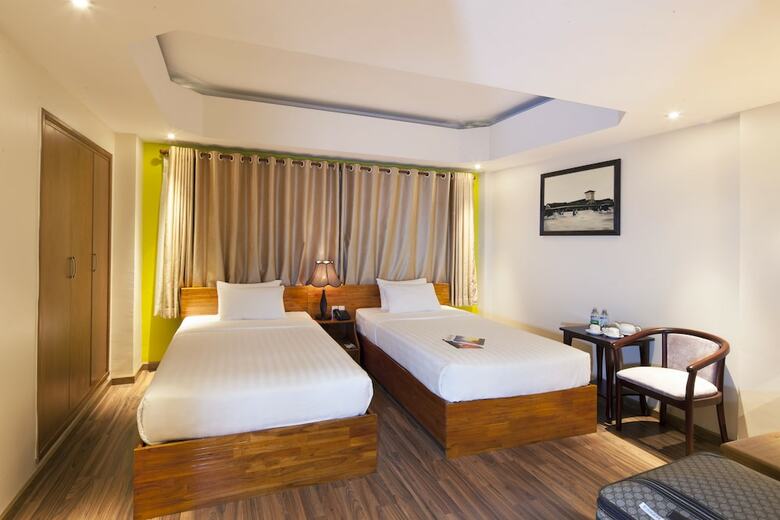 Roseland Corp Hotel