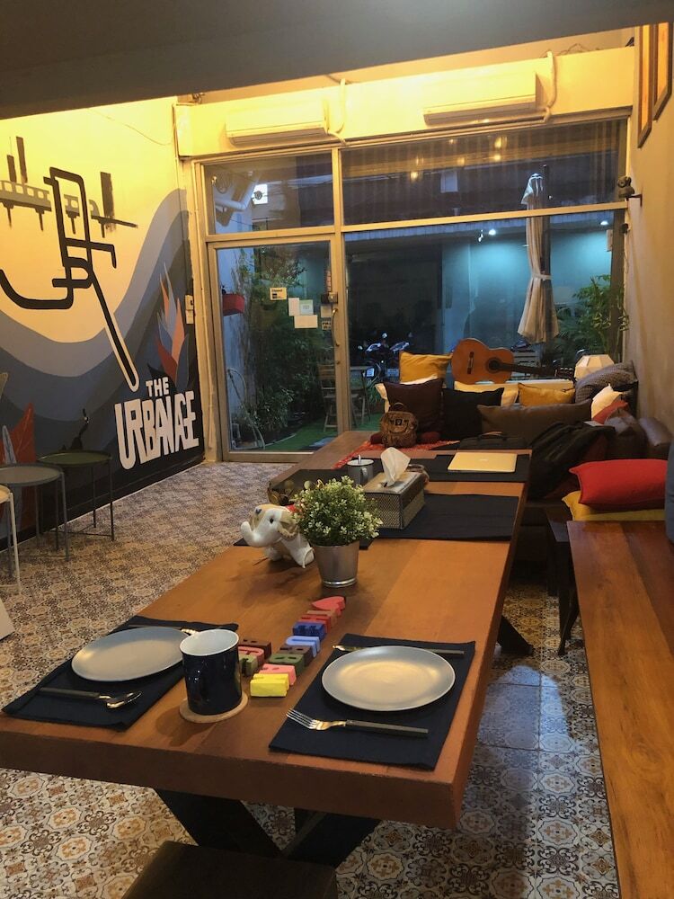 Hostal The Urban Age Hostel